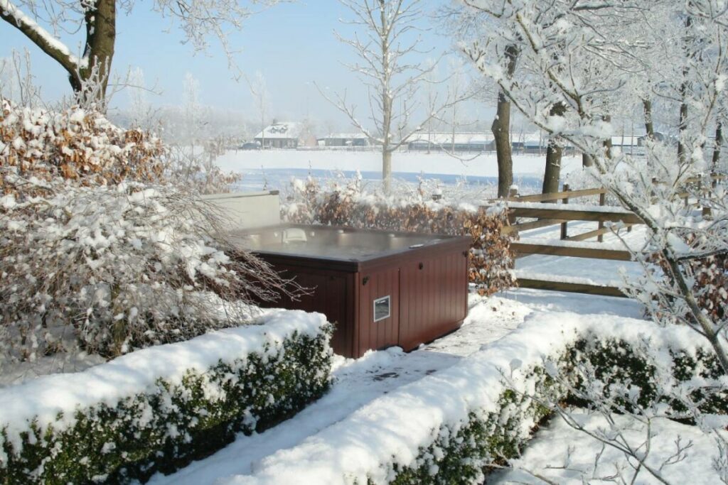 Energy-Efficient Hot Tubs In Long Island: 11 Tips To Save Energy - Aj Spa And Hot Tubs Uncategorized Hot Tub In Winter